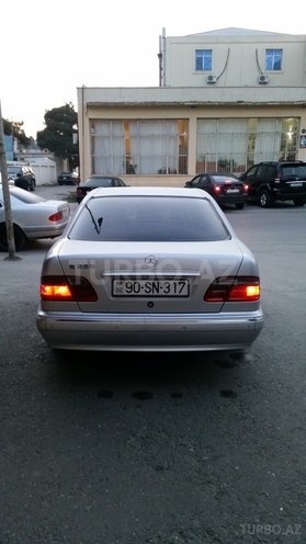 Mercedes E 220 2000, 190,000 km - 2.2 l - Bakı