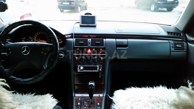 Mercedes E 220 2000, 190,000 km - 2.2 l - Bakı