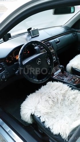 Mercedes E 220 2000, 190,000 km - 2.2 l - Bakı