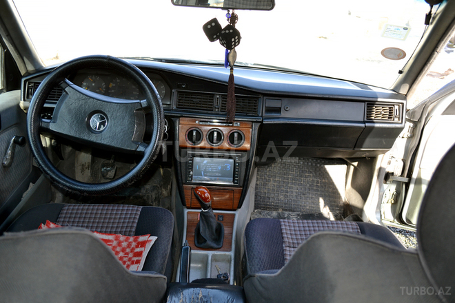 Mercedes 190 1990, 235,000 km - 2.0 l - İsmayıllı