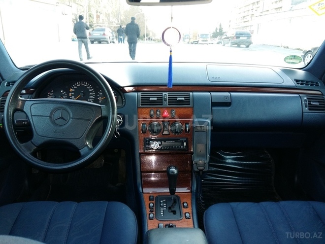 Mercedes E 240 1998, 364,100 km - 2.4 l - Bakı