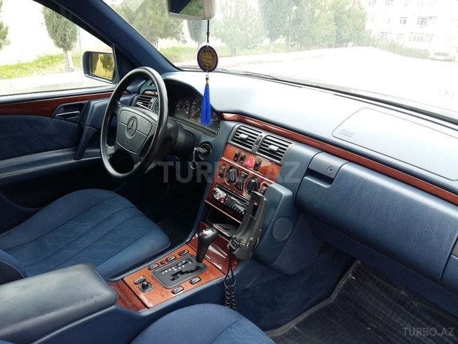 Mercedes E 240 1998, 364,100 km - 2.4 l - Bakı