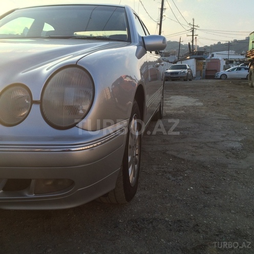 Mercedes E 220 2000, 260,000 km - 2.2 l - Bakı