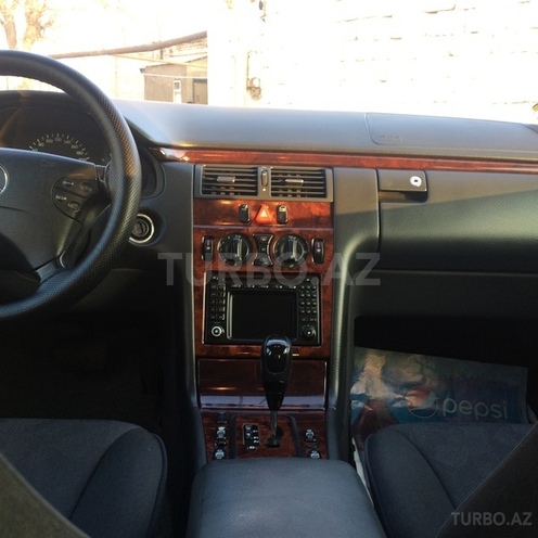 Mercedes E 220 2000, 260,000 km - 2.2 l - Bakı