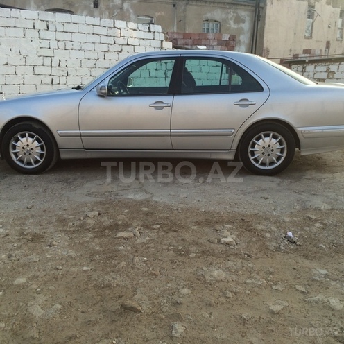 Mercedes E 220 2000, 260,000 km - 2.2 l - Bakı