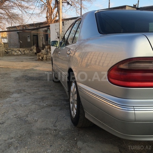 Mercedes E 220 2000, 260,000 km - 2.2 l - Bakı