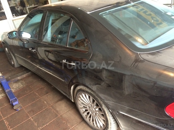 Mercedes E 320 2003, 180,000 km - 3.2 l - Bakı