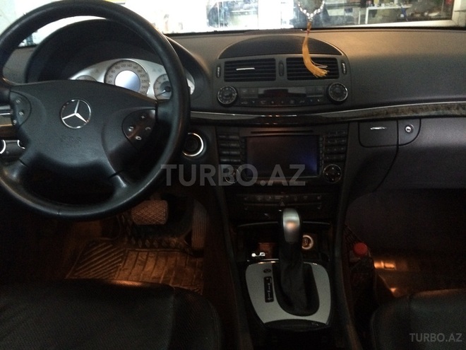Mercedes E 320 2003, 180,000 km - 3.2 l - Bakı