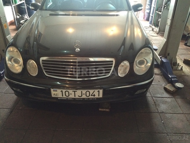 Mercedes E 320 2003, 180,000 km - 3.2 l - Bakı