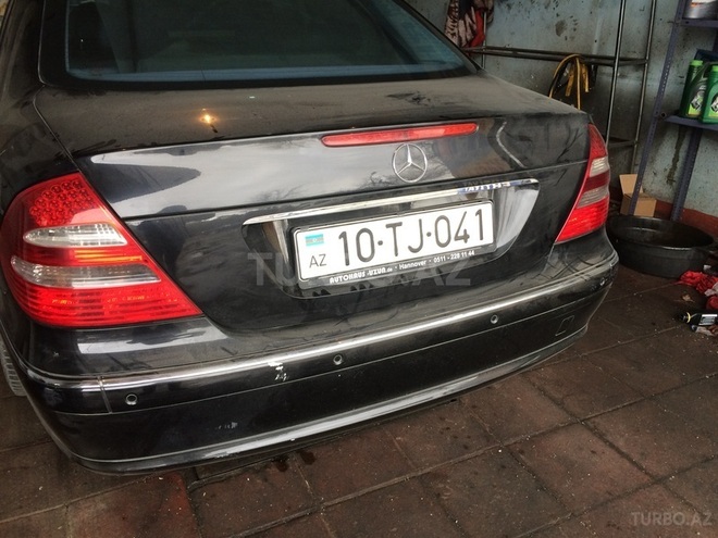 Mercedes E 320 2003, 180,000 km - 3.2 l - Bakı