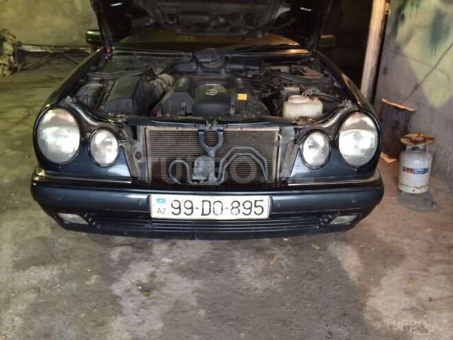 Mercedes E 240 1998, 210,000 km - 2.4 l - Bakı