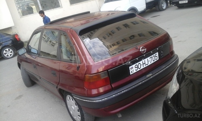 Opel Astra 1996, 250,000 km - 1.6 л - Xudat