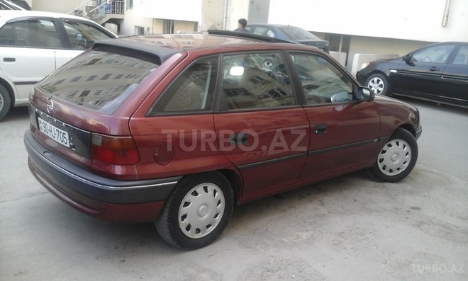 Opel Astra 1996, 250,000 km - 1.6 л - Xudat