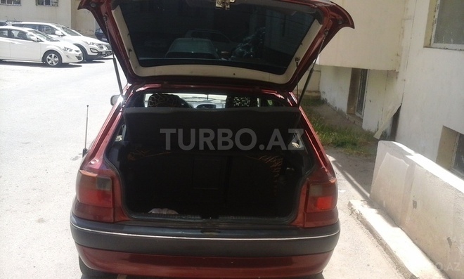 Opel Astra 1996, 250,000 km - 1.6 л - Xudat