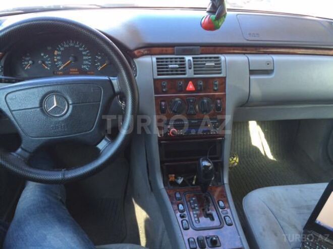 Mercedes E 240 1998, 210,000 km - 2.4 l - Bakı