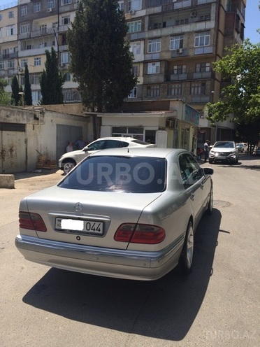 Mercedes E 240 2000, 214,000 km - 2.6 l - Bakı