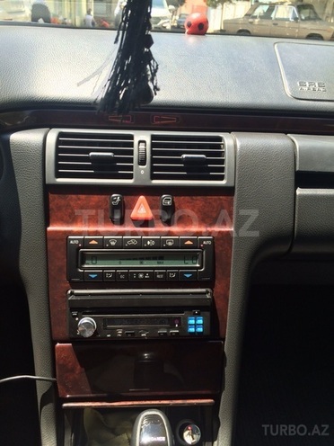 Mercedes E 240 2000, 214,000 km - 2.6 l - Bakı