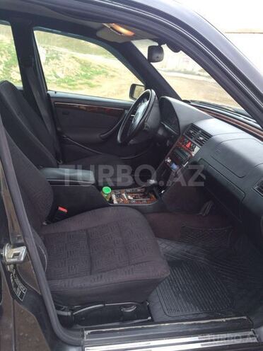 Mercedes C 220 2000, 214,000 km - 2.2 l - Bakı