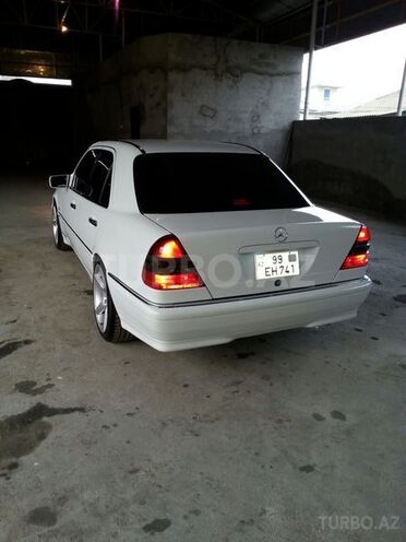 Mercedes C 240 2000, 124,000 km - 2.4 l - İmişli