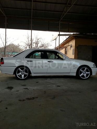 Mercedes C 240 2000, 124,000 km - 2.4 l - İmişli