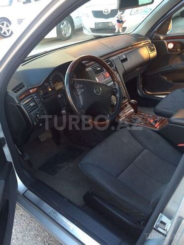 Mercedes E 240 2001, 201,341 km - 2.4 l - Bakı