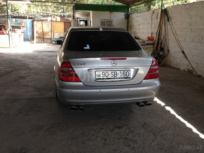 Mercedes E 240 2004, 196,000 km - 2.6 l - Mingəçevir