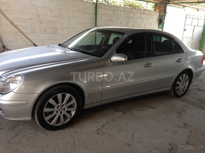 Mercedes E 240 2004, 196,000 km - 2.6 l - Mingəçevir