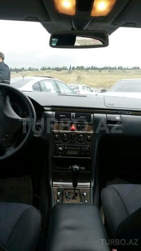 Mercedes E 240 2000, 189,000 km - 2.4 l - Bakı