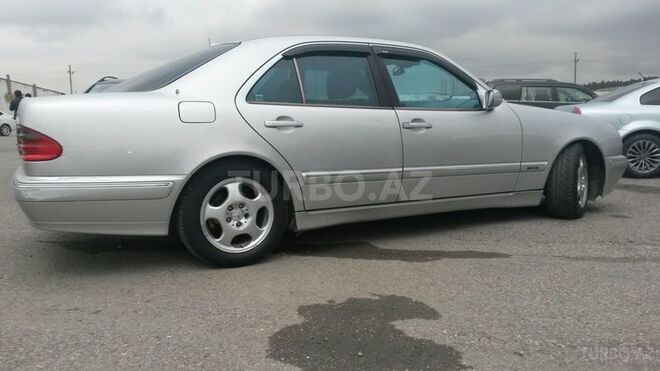 Mercedes E 240 2000, 189,000 km - 2.4 l - Bakı
