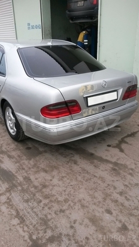 Mercedes E 240 2000, 189,000 km - 2.4 l - Bakı