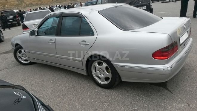 Mercedes E 240 2000, 189,000 km - 2.4 l - Bakı