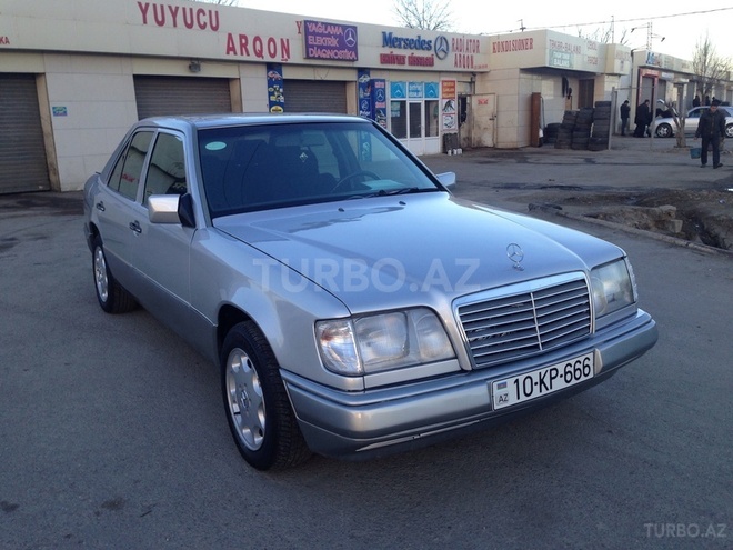 Mercedes E 220 1993, 230,000 km - 2.2 л - Bakı