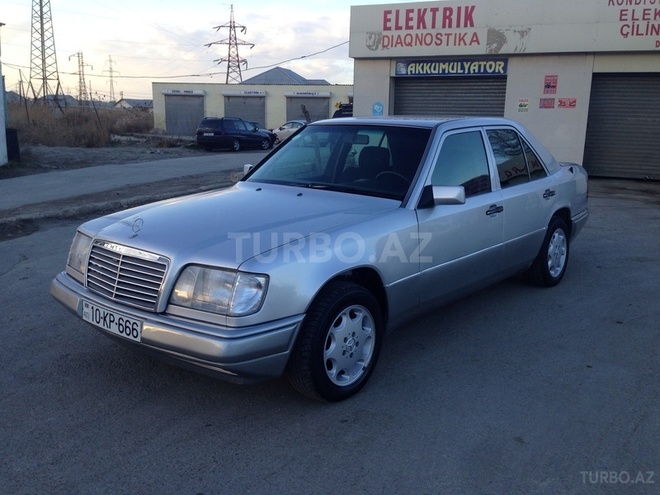 Mercedes E 220 1993, 230,000 km - 2.2 л - Bakı