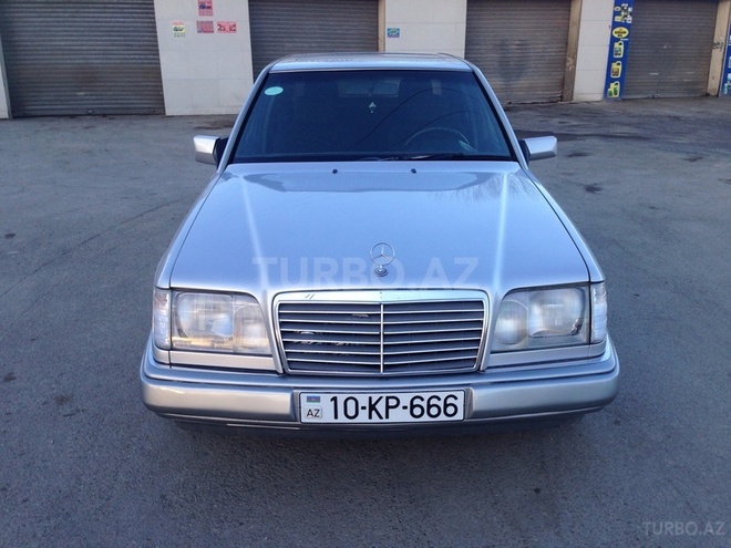 Mercedes E 220 1993, 230,000 km - 2.2 л - Bakı