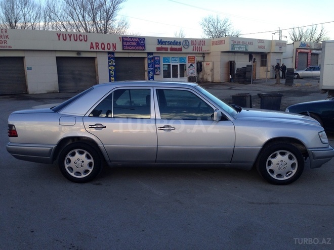 Mercedes E 220 1993, 230,000 km - 2.2 л - Bakı