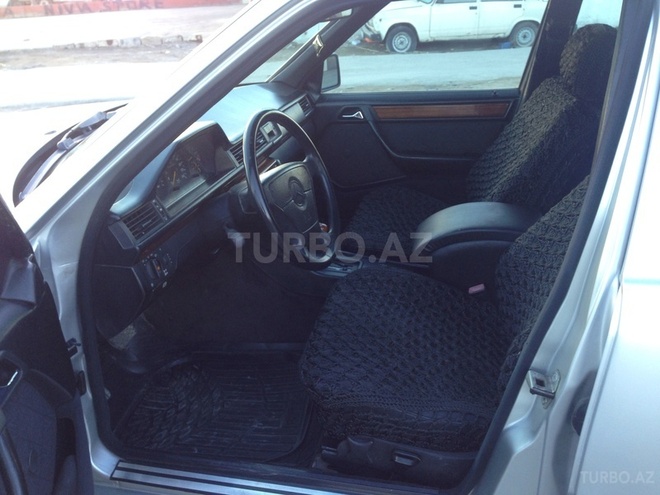 Mercedes E 220 1993, 230,000 km - 2.2 л - Bakı