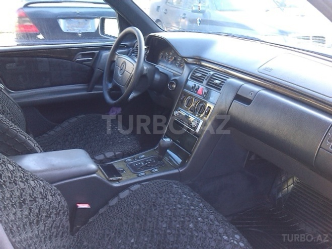 Mercedes E 200 1996, 218,000 km - 2.0 l - Bakı