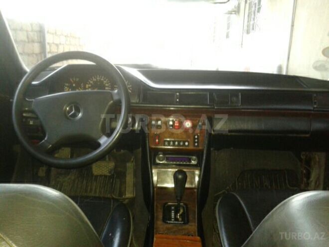 Mercedes E 250 1992, 260,000 km - 2.5 l - Sumqayıt