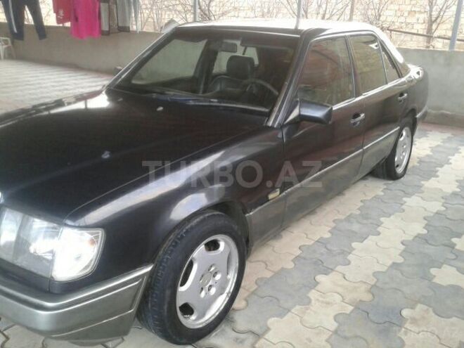 Mercedes E 250 1992, 260,000 km - 2.5 l - Sumqayıt