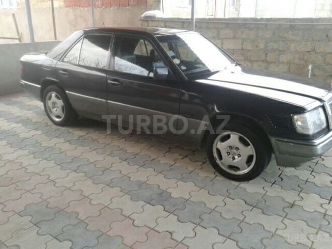 Mercedes E 250 1992, 260,000 km - 2.5 l - Sumqayıt