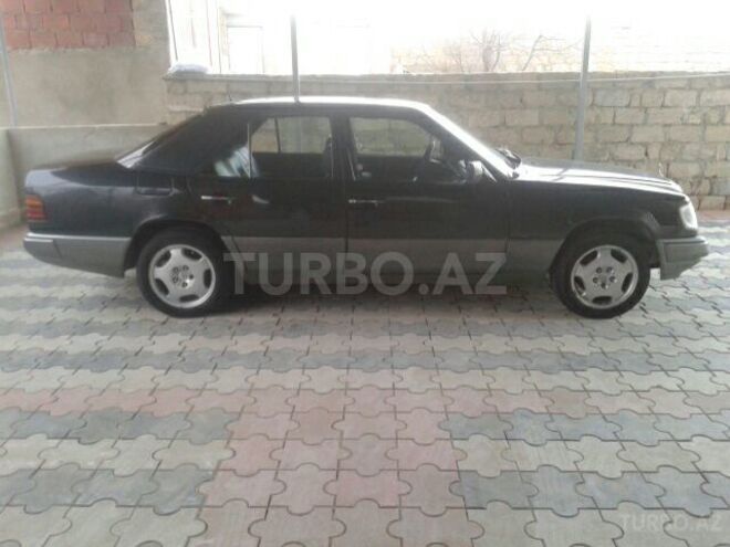 Mercedes E 250 1992, 260,000 km - 2.5 l - Sumqayıt