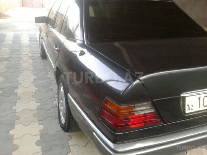 Mercedes E 250 1992, 260,000 km - 2.5 l - Sumqayıt