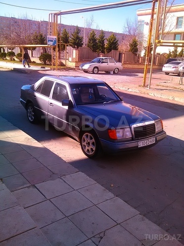 Mercedes E 200 1990, 200,000 km - 0.2 l - Bakı