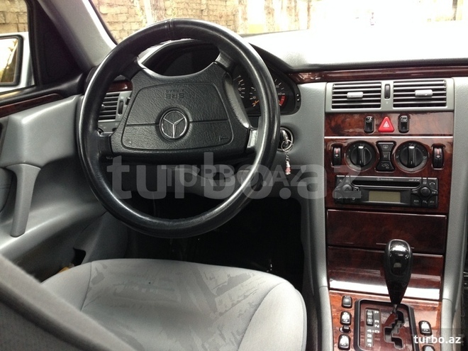 Mercedes E 200 1999, 250,000 km - 0.2 l - Bakı