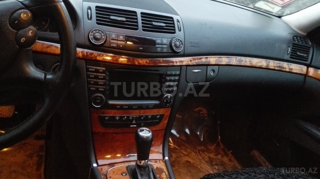 Mercedes E 350 2006, 200,000 km - 3.5 l - Qazax