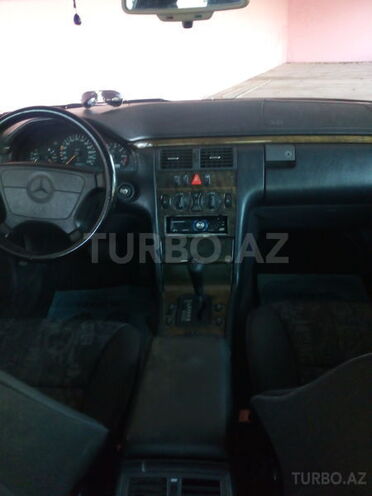 Mercedes E 230 1995, 416,000 km - 2.3 l - Ucar