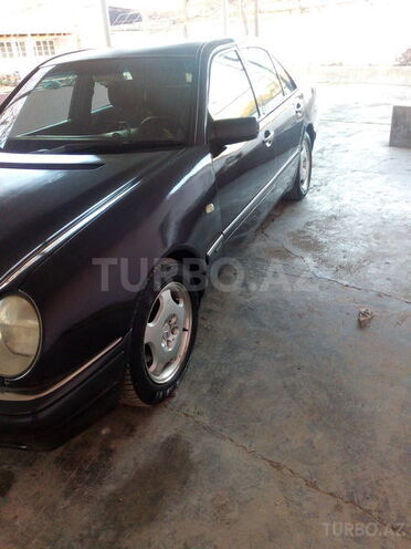 Mercedes E 230 1995, 416,000 km - 2.3 l - Ucar