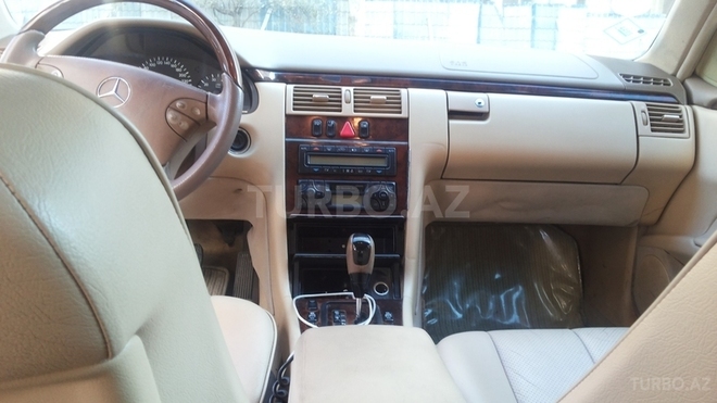 Mercedes E 240 2001, 266,000 km - 2.6 l - Bakı