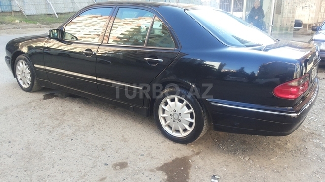 Mercedes E 240 2001, 266,000 km - 2.6 l - Bakı
