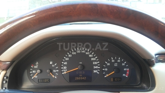 Mercedes E 240 2001, 266,000 km - 2.6 l - Bakı